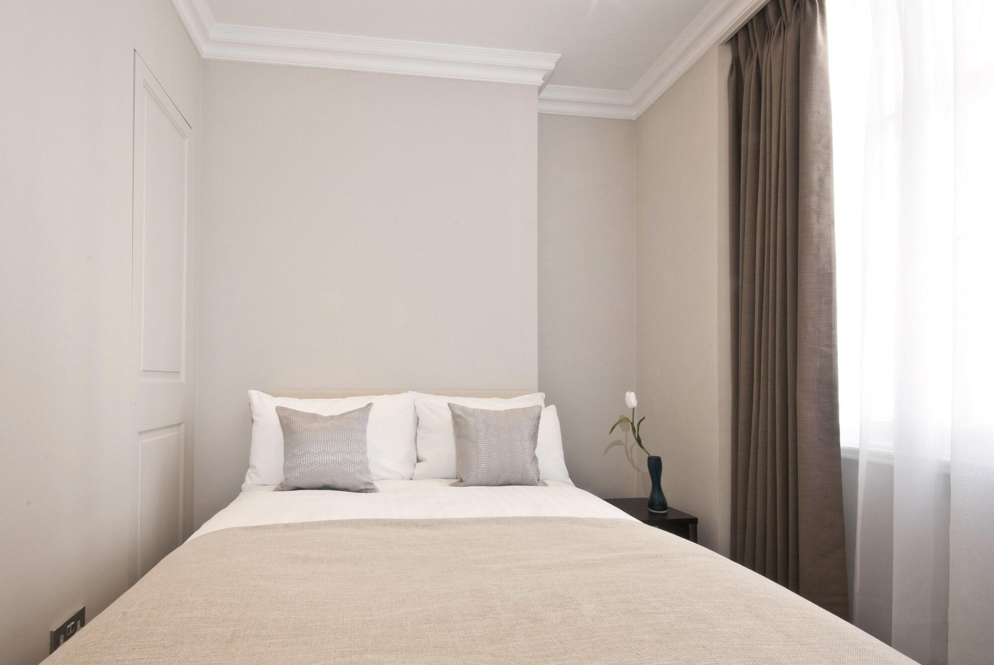 Manson Place Apartahotel 4*