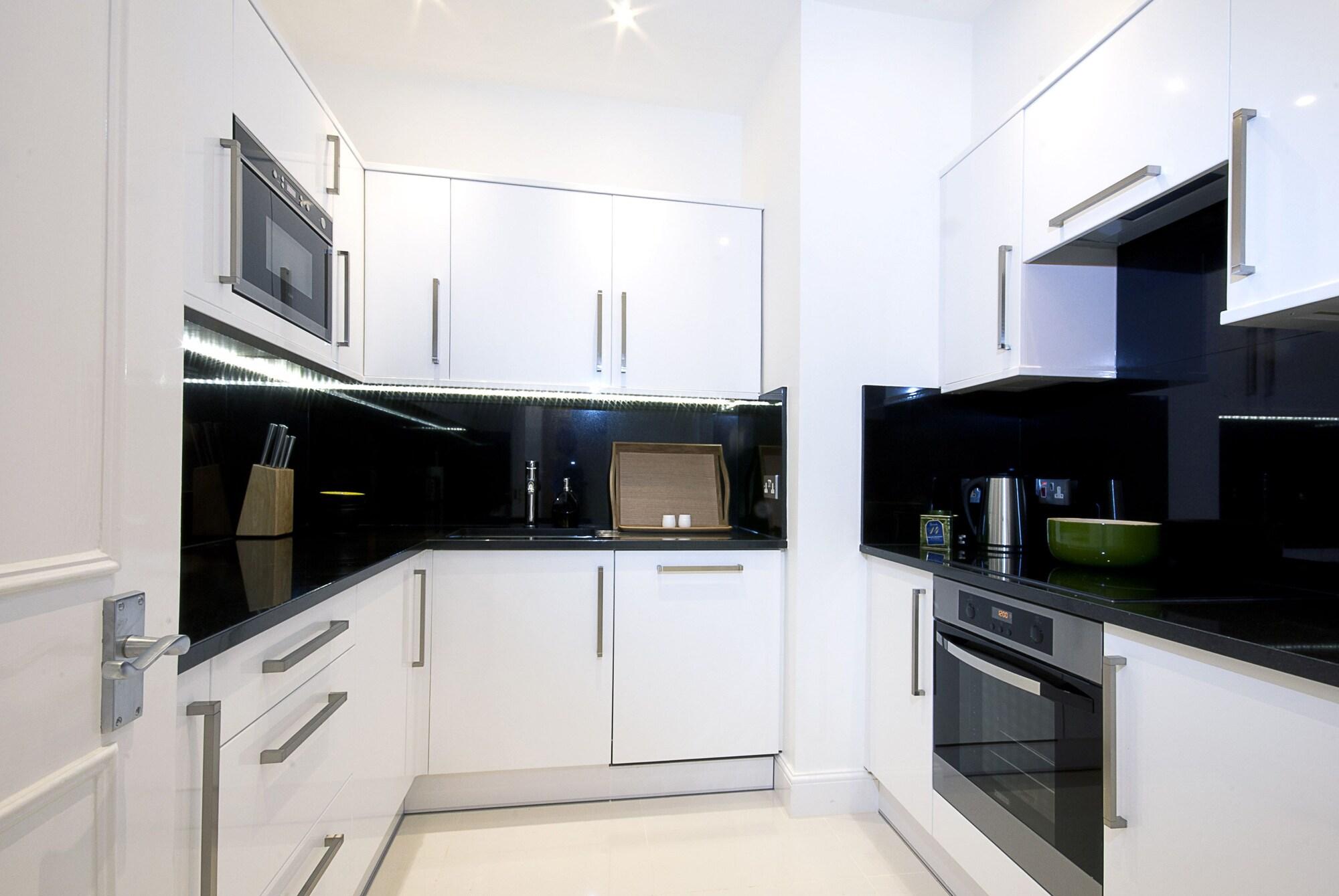 Apartahotel Manson Place 4*