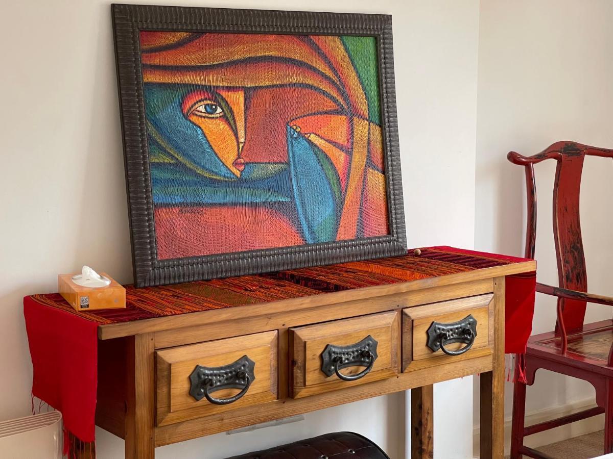 Apartment Camden Bachelor Pad , Location In Camden , Ideal Space For Small Family London