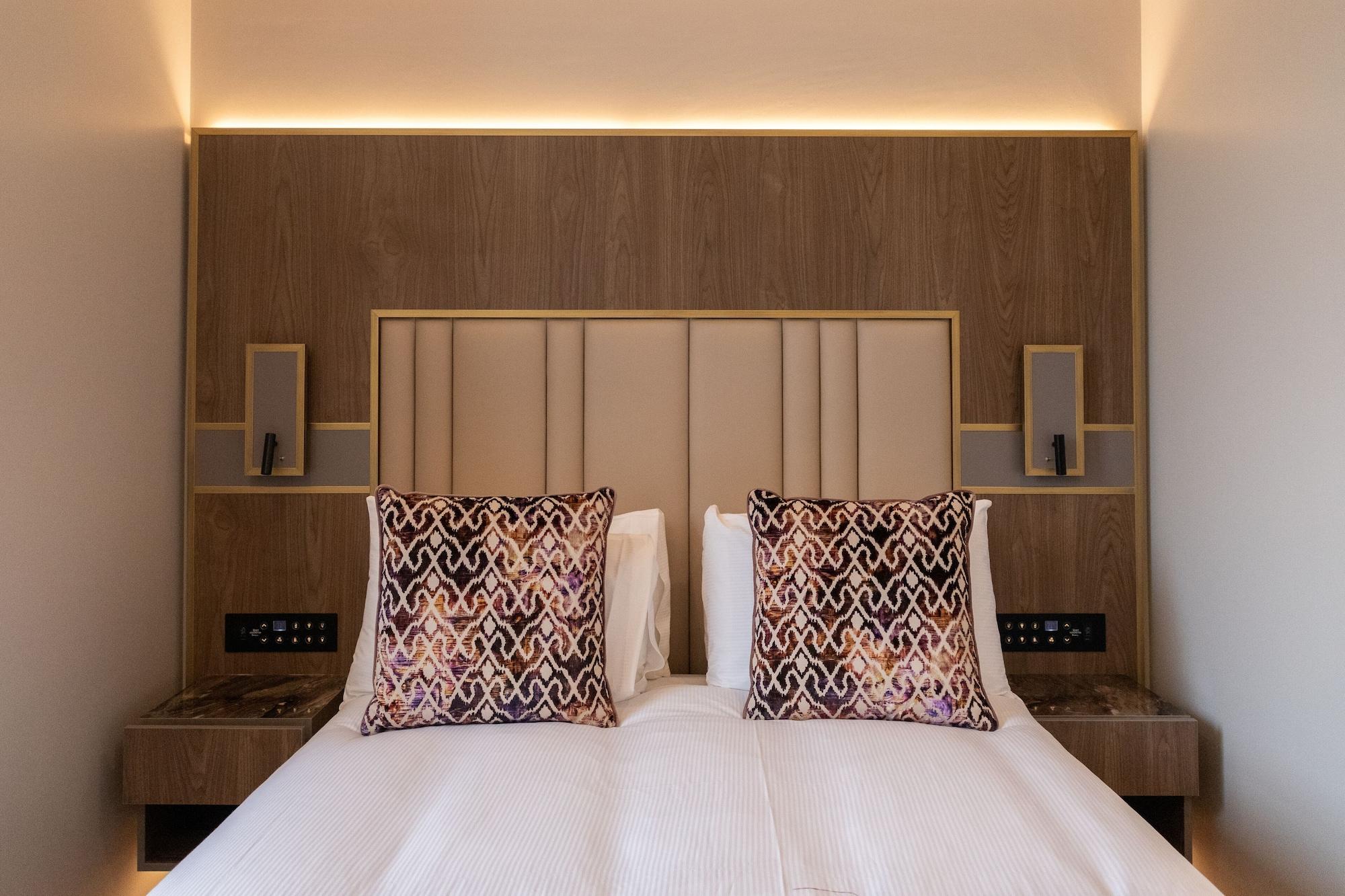 Merit Kensington Hotel 4*