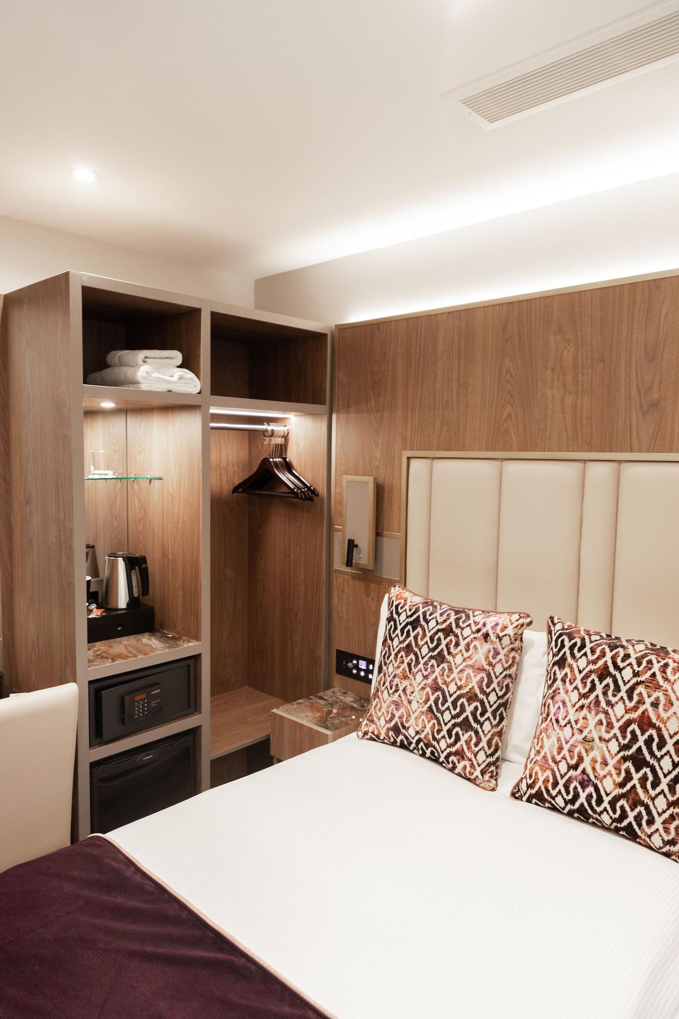 Hotel Merit Kensington 4*