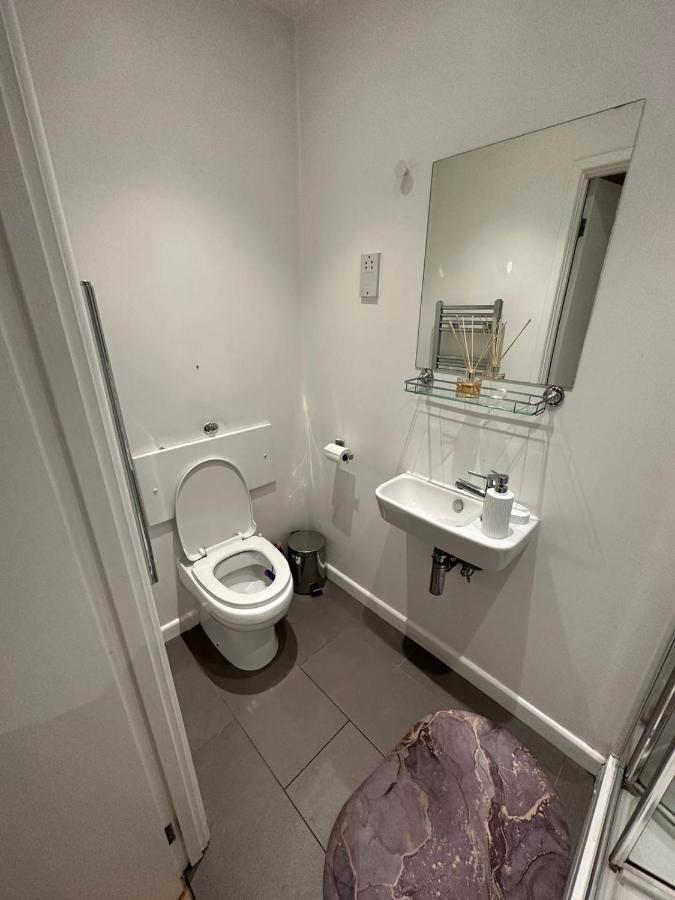 Piccadilly Living 1 Bedroom Flat In Vr11 Apartment *