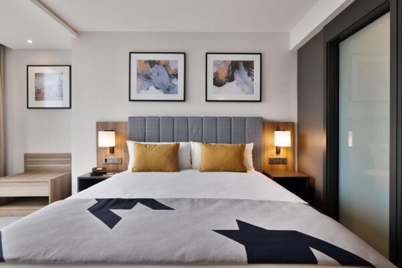 Hotel Riu Plaza Victoria 4*