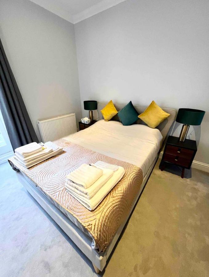 Spacious 2 Bed In The Heart Of Kensington Appartement Londen