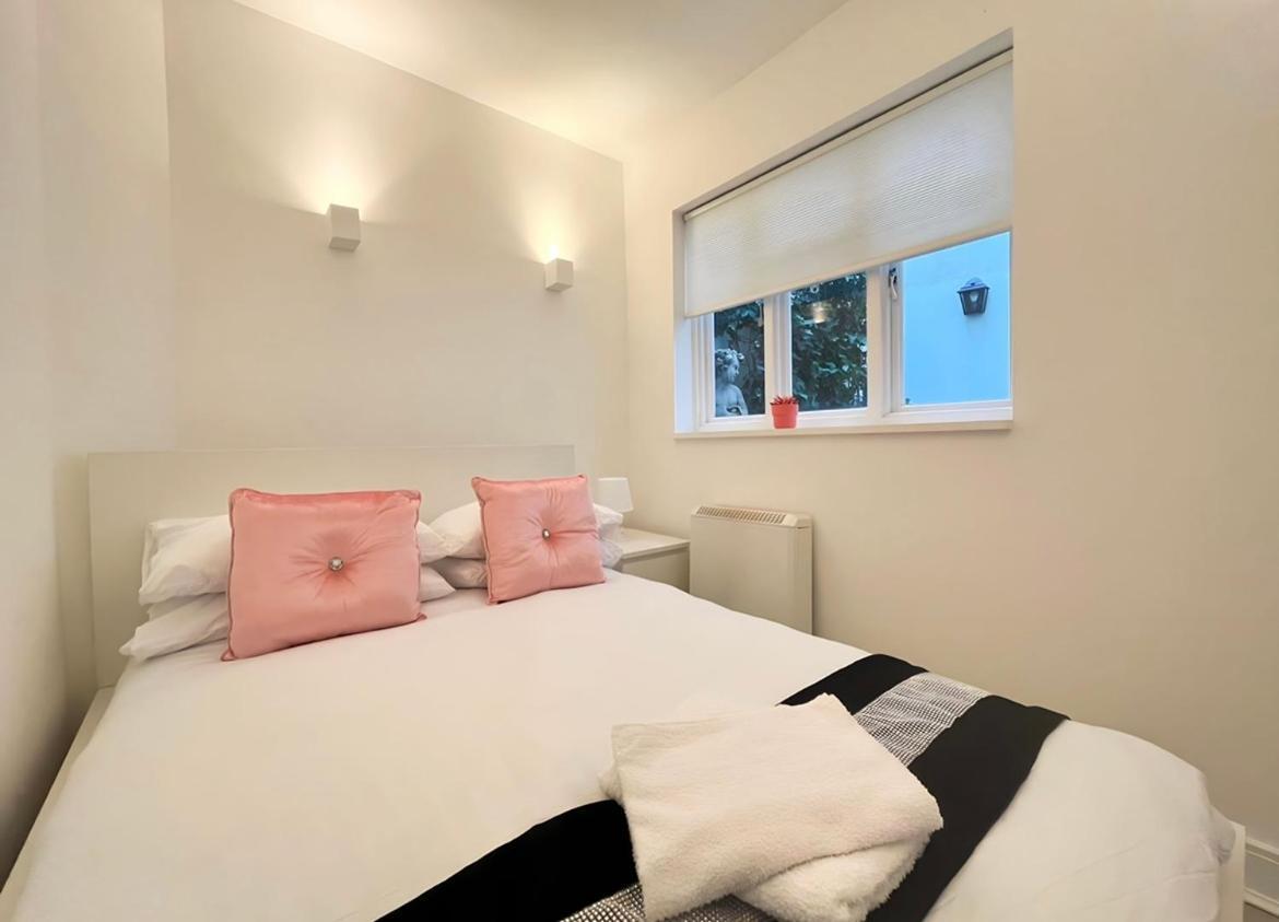 Hyde Park Two Bed Apartment