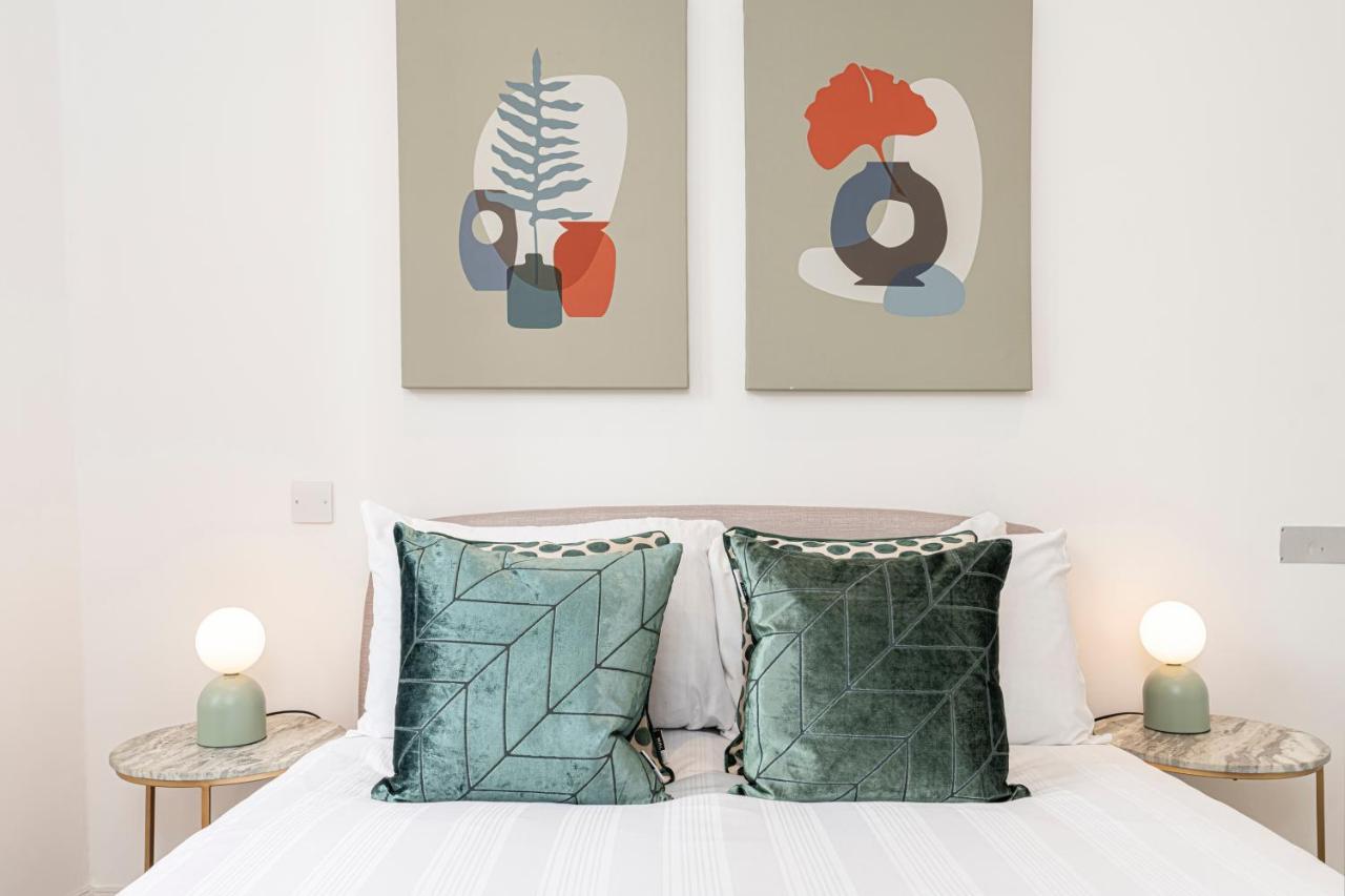 Stylish 1 Bed Flats In Soho, Next To Piccadilly Circus And Trafalgar Square Apartment