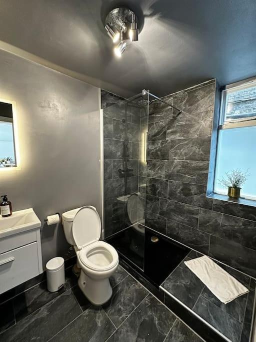 Spacious For 4 Near Regents Park N1 *