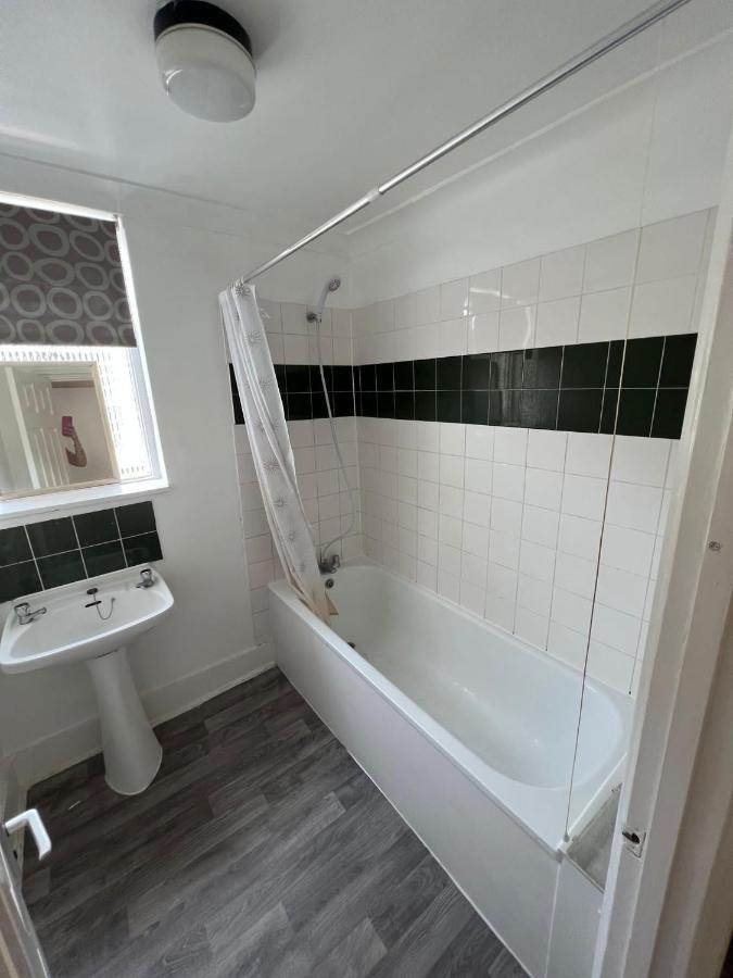 East 2 Bedroom Apartment *