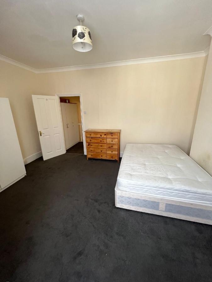 East 2 Bedroom * London