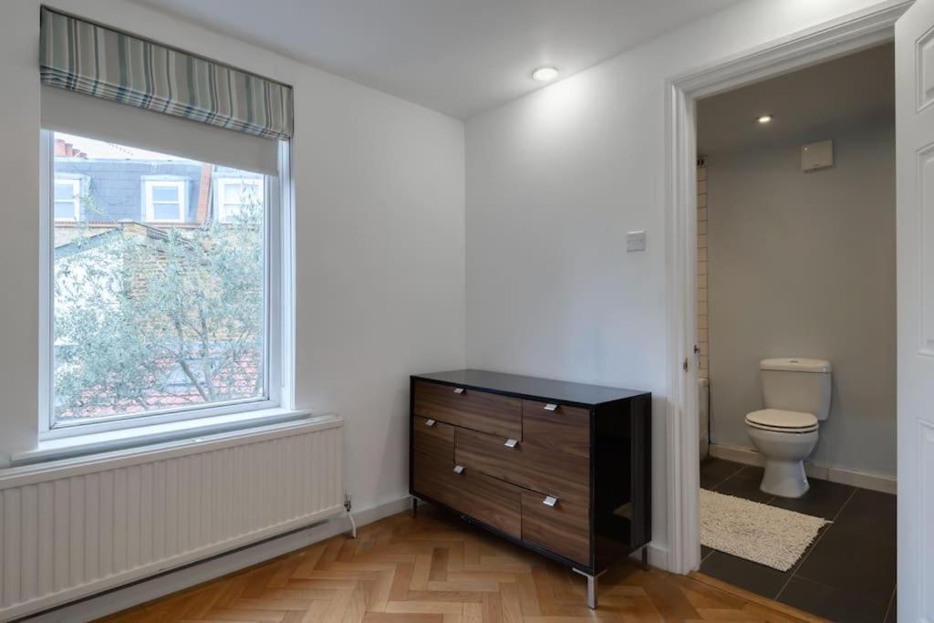 1 Bed Townhouse In Battersea Close To River Thames * Londen