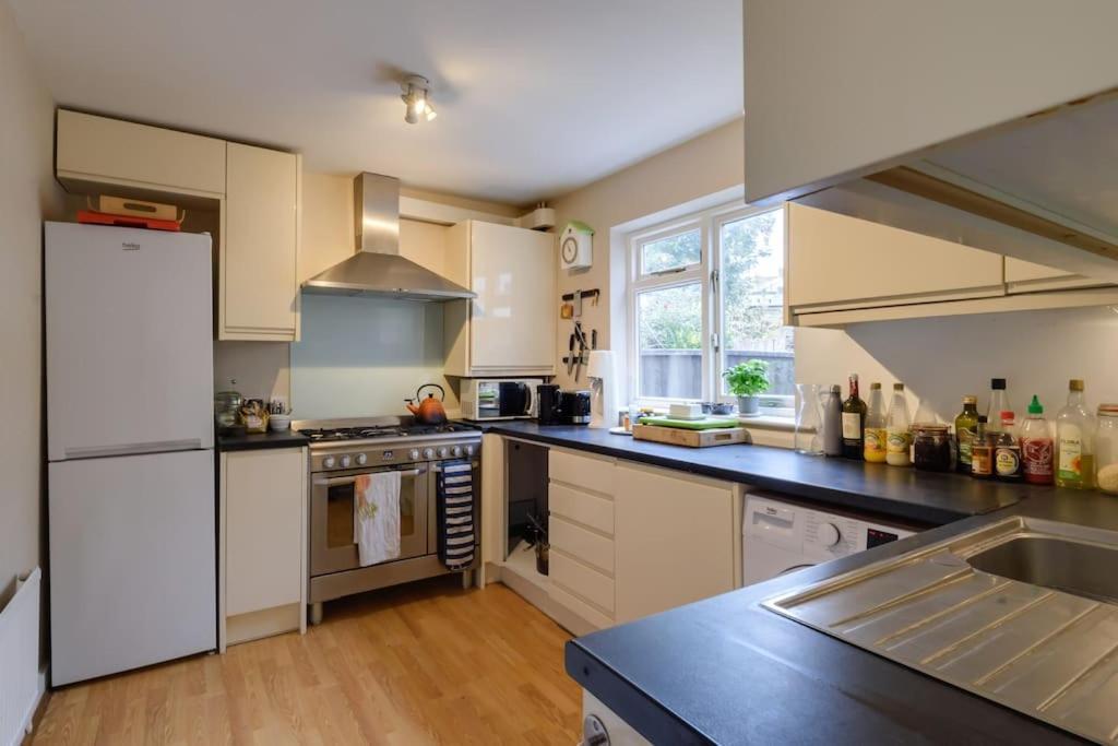 Vakantiehuis 1 Bed Townhouse In Battersea Close To River Thames