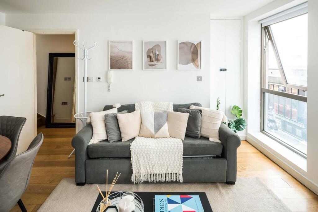 Renovated 2br, 2ba Near Hyde Park 1 Min From Tube Appartement Londen