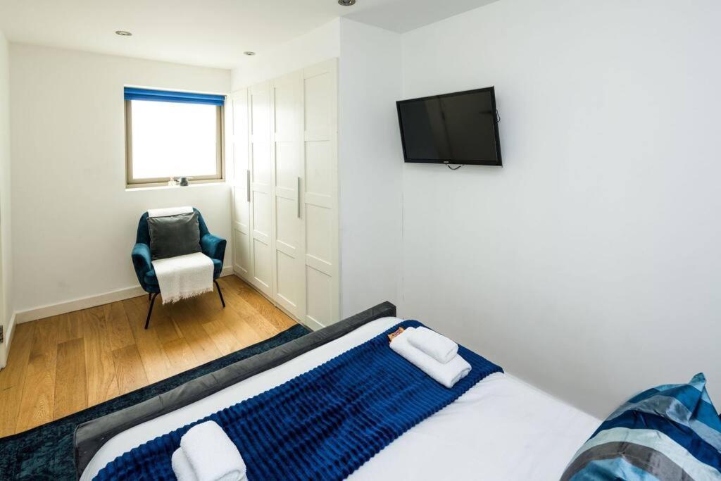 Renovated 2br, 2ba Near Hyde Park 1 Min From Tube * Londen