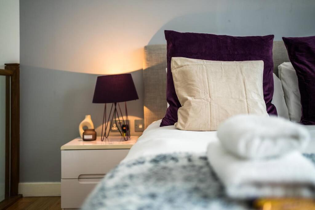 Renovated 2br, 2ba Near Hyde Park 1 Min From Tube Appartement Londen