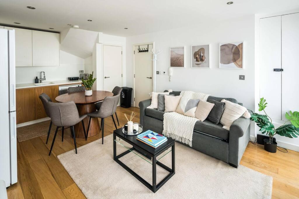 Appartement Renovated 2br, 2ba Near Hyde Park 1 Min From Tube Londen