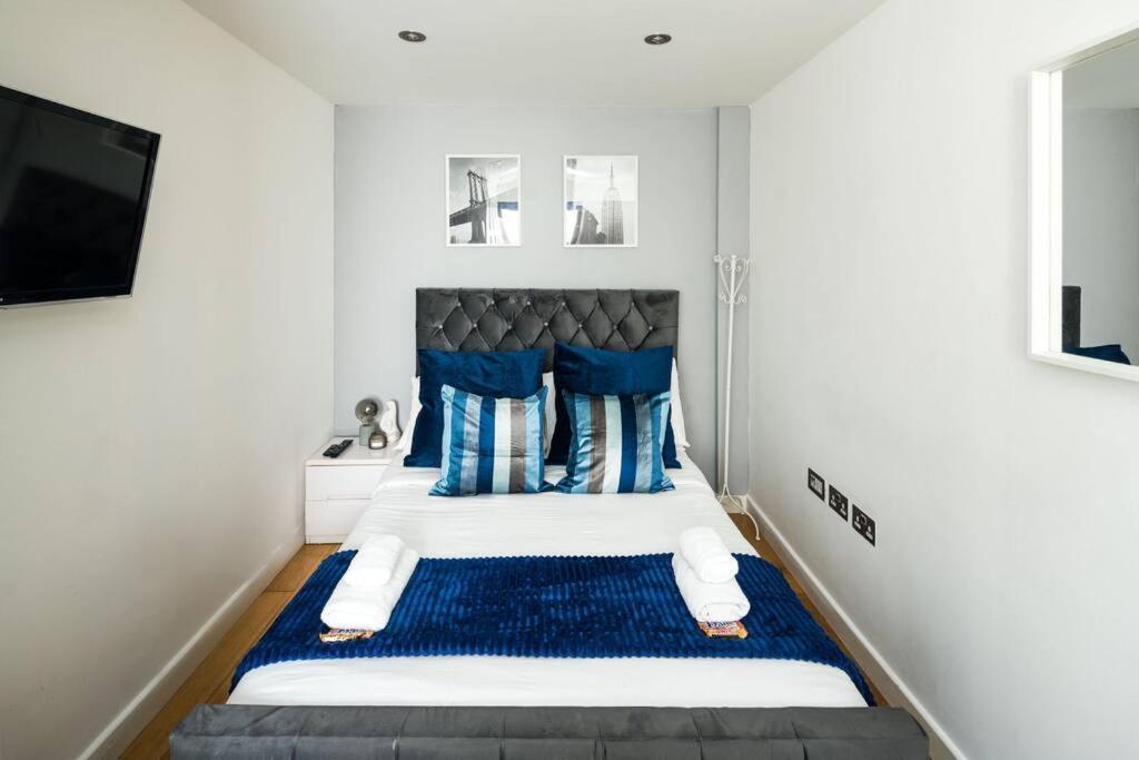 Renovated 2br, 2ba Near Hyde Park 1 Min From Tube * Londen