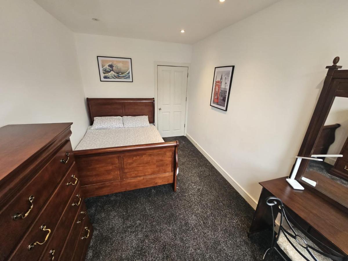 Homestay Double Bedrooms In Spacious And Modern *