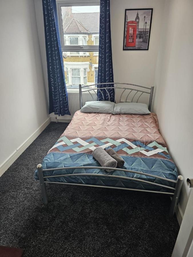 Double Bedrooms In Spacious And Modern *