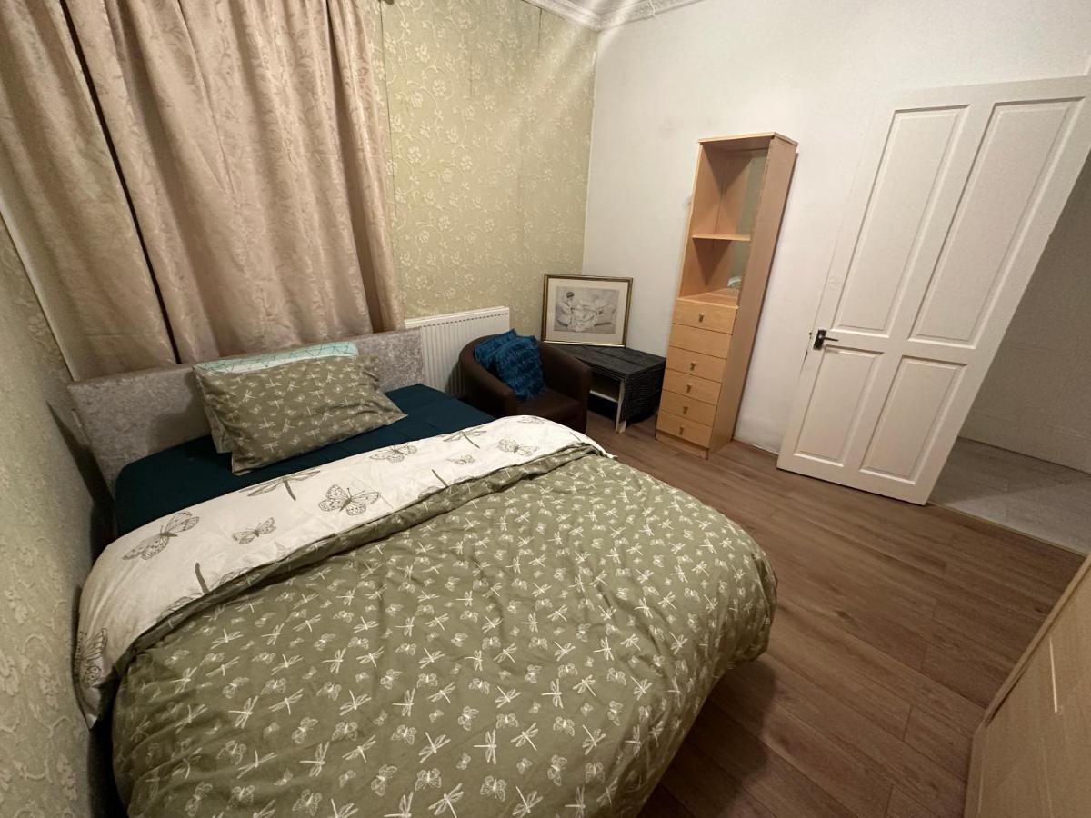 4 Double Bed Family 15 Mins From Central Ldn Londen