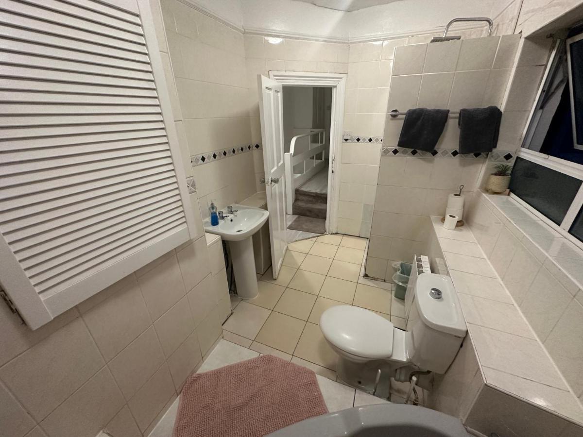 4 Double Bed Family 15 Mins From Central Ldn Londen