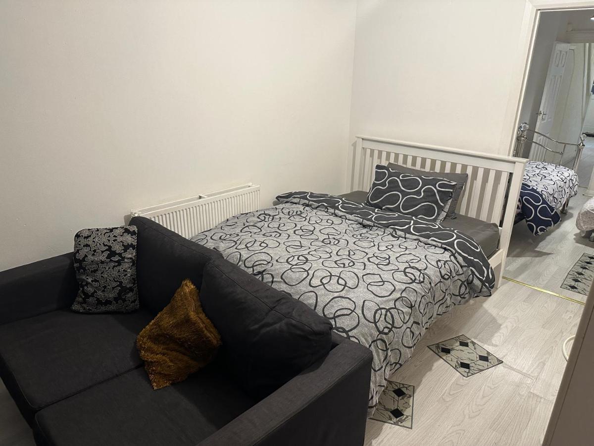 4 Double Bed Family 15 Mins From Central Ldn Appartement Londen