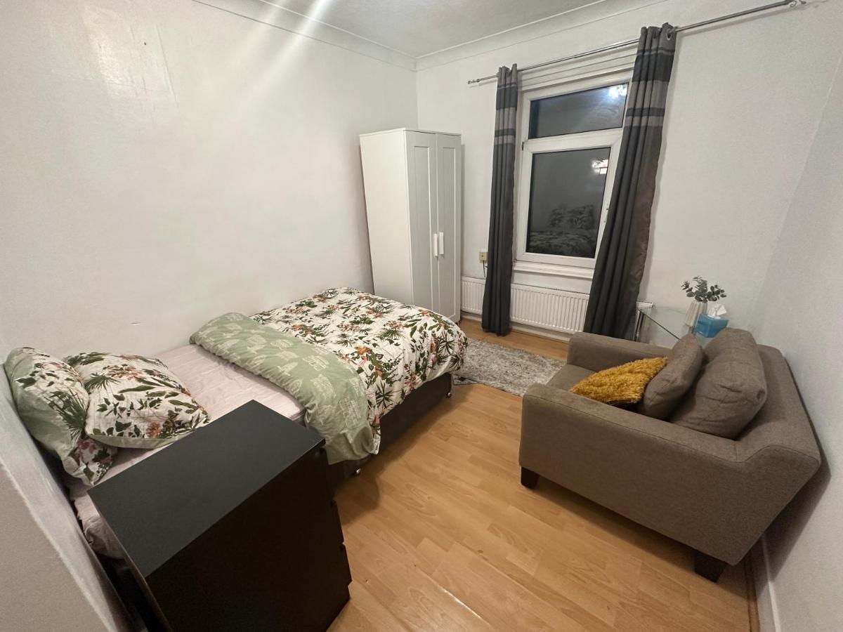 Appartement 4 Double Bed Family 15 Mins From Central Ldn Londen