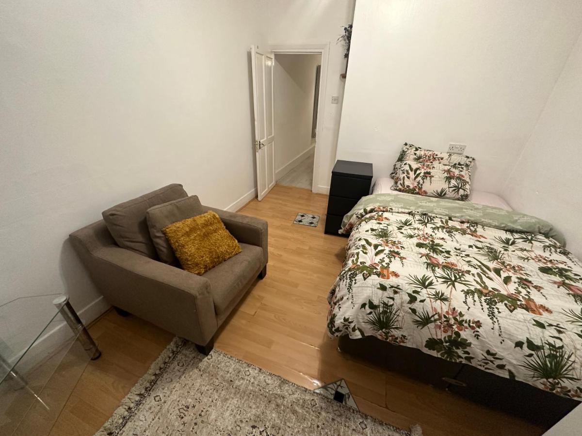 4 Double Bed Family 15 Mins From Central Ldn Londen