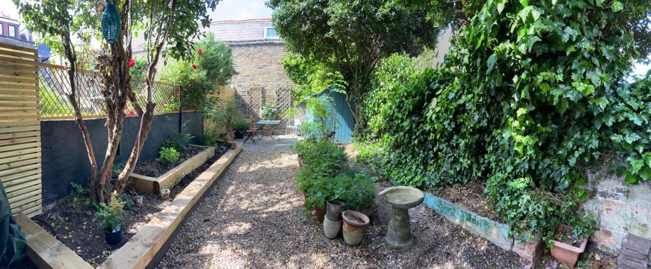 A Garden Retreat In Kensal
