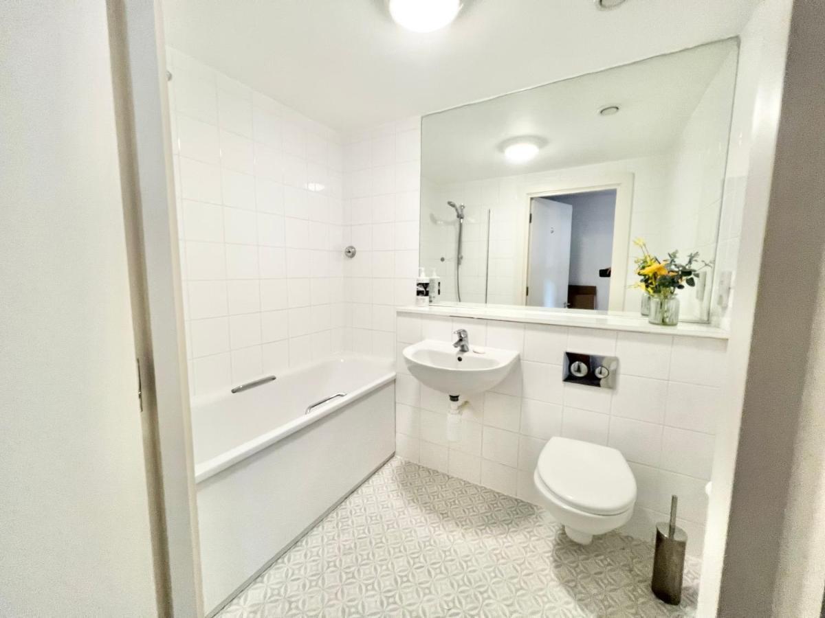 Skyline View Highest Floor Service * London