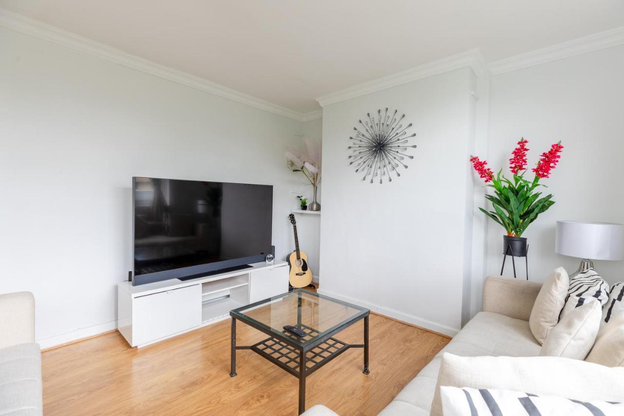 Cosy 3 Bed Flat Ideal For Trips To Apartment *