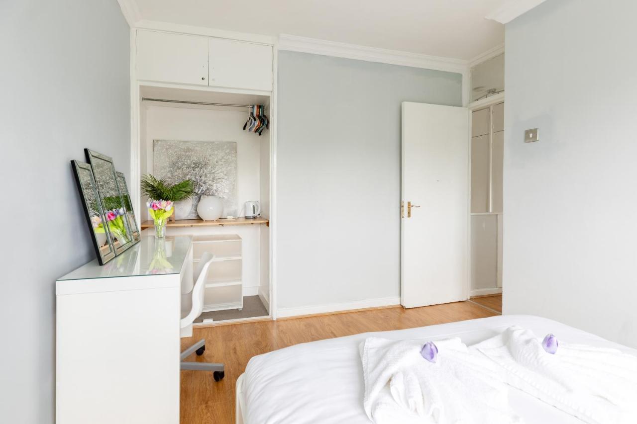 Cosy 3 Bed Flat Ideal For Trips To * London