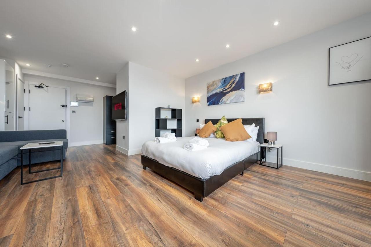 3 West Brand New Loft * Londen