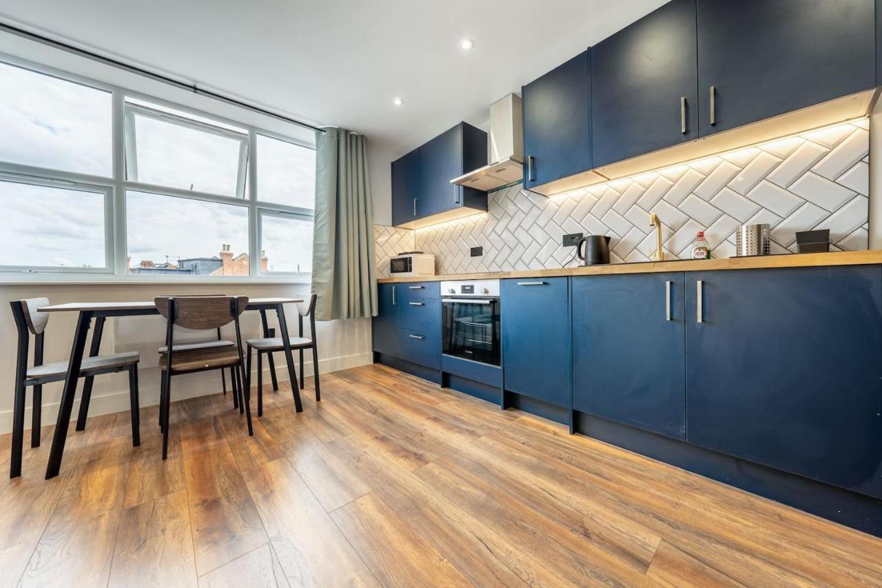 3 West Brand New Loft * Londen