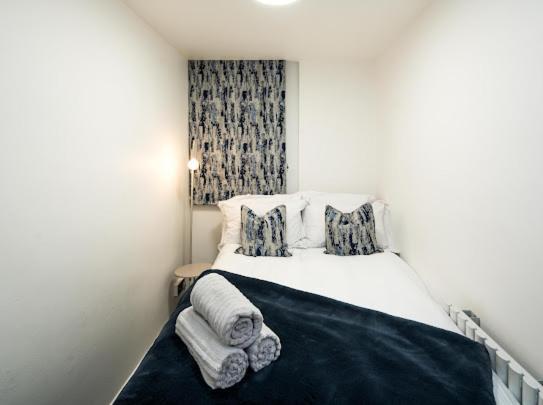 New Modern Hybrid 4 Bedroom 7 Bed 9 Guest Capacity London