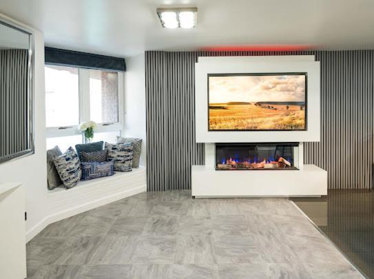 New Modern Hybrid 4 Bedroom 7 Bed 9 Guest Capacity Apartment *