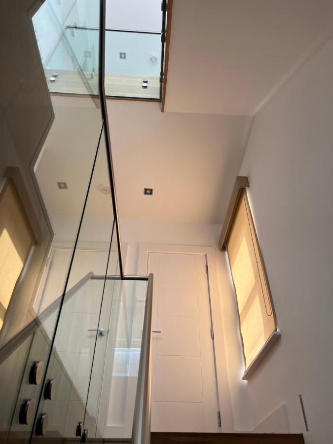3 Bed/3.5 Bath Gated Mews House W/ Private Garden Vakantiehuis