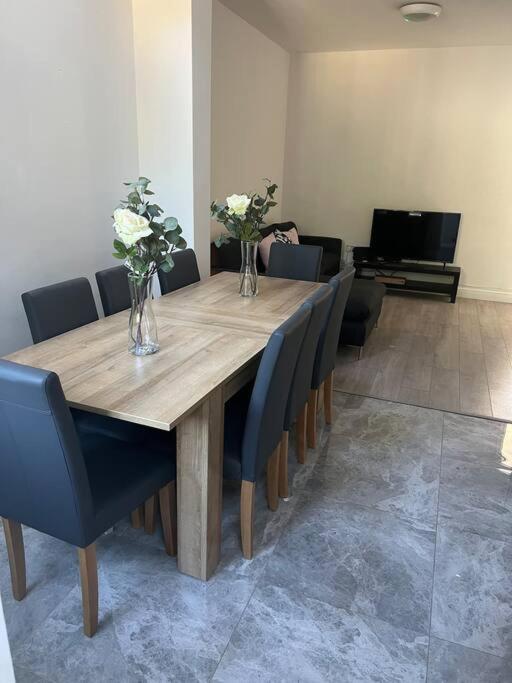 Entire 5 Bedroom With Garden - Sleeps 9 * London