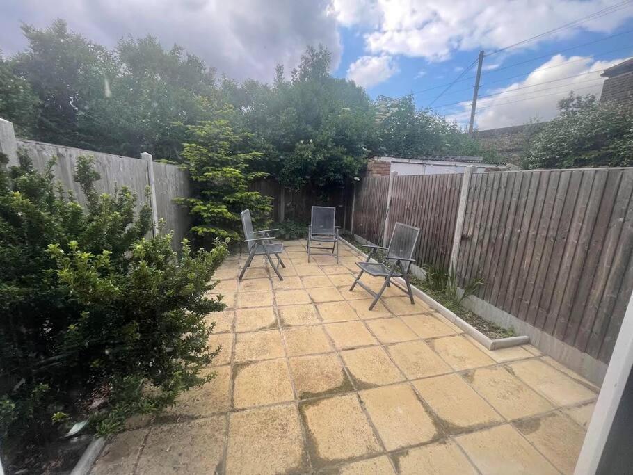 Entire 5 Bedroom With Garden - Sleeps 9 Apartment *