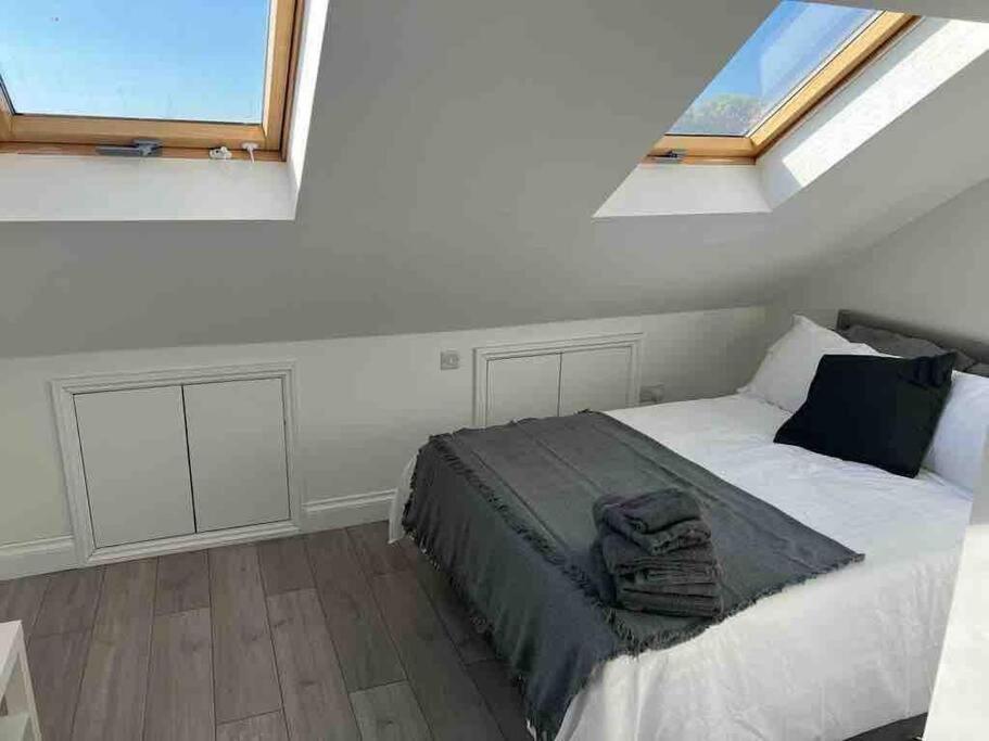 Entire 5 Bedroom With Garden - Sleeps 9 Apartment London