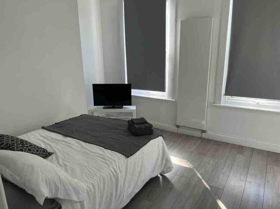 Entire 5 Bedroom With Garden - Sleeps 9