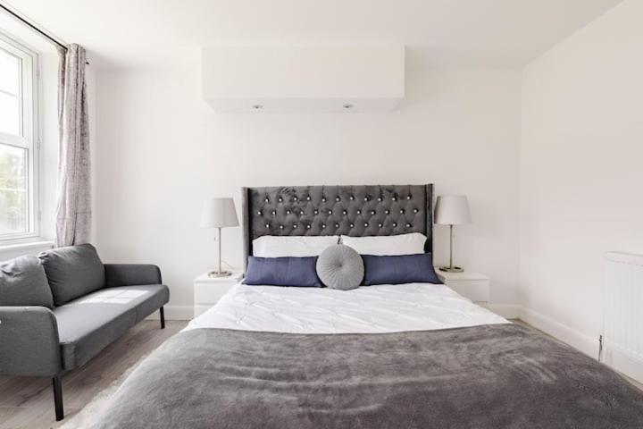 Lovely 3 Bedroom Flat In North *