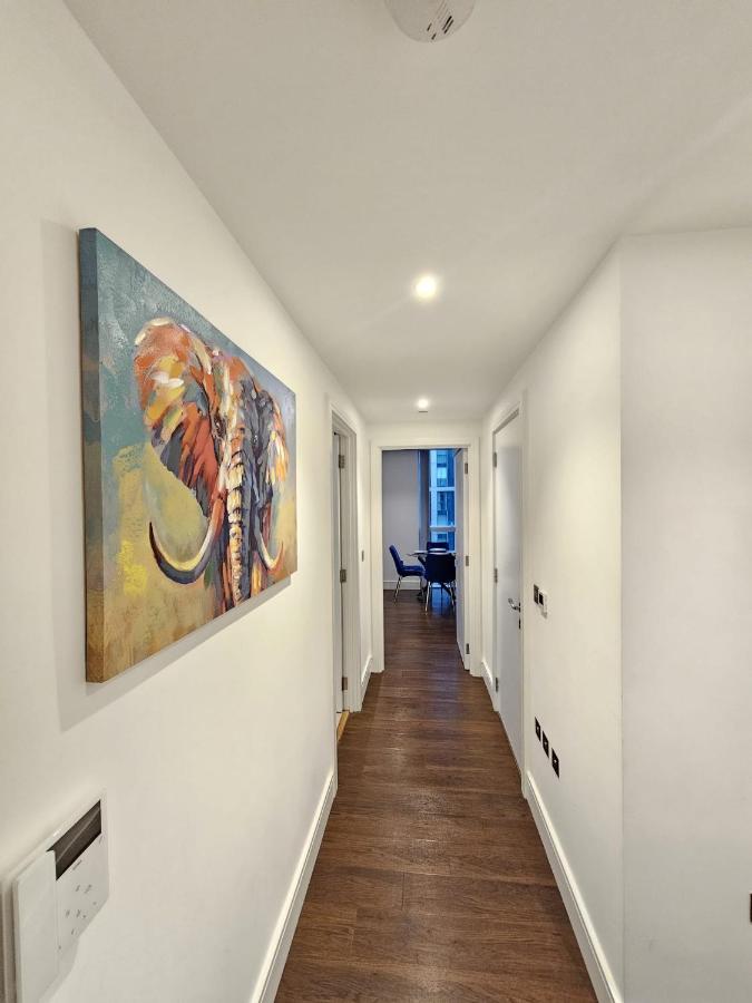 2 Bed Luxurious Canary Wharf * Londen