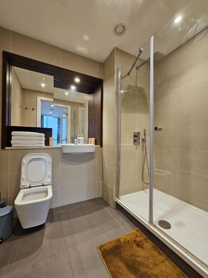 2 Bed Luxurious Canary Wharf Appartement Londen