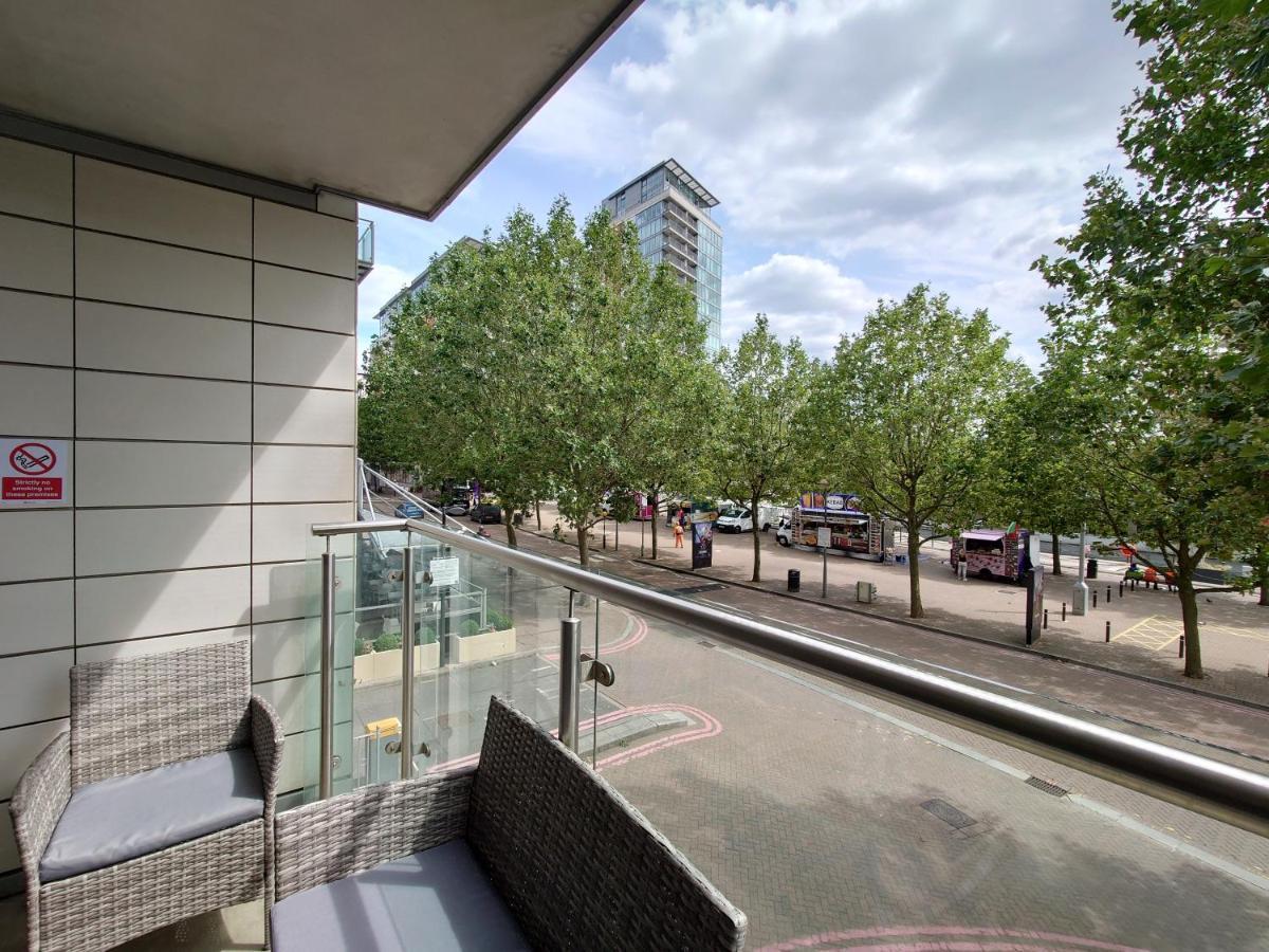 Fully Serviced Two Bed By Excel & O2 * Londen