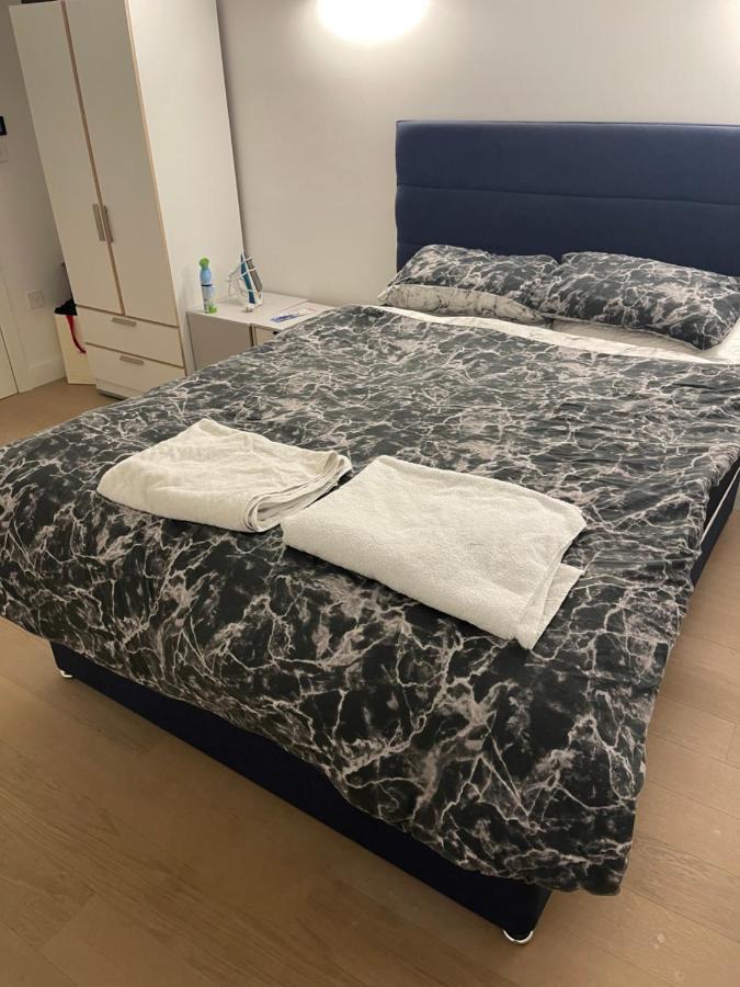 Apartment Lovely Bright, Modern 1-bed