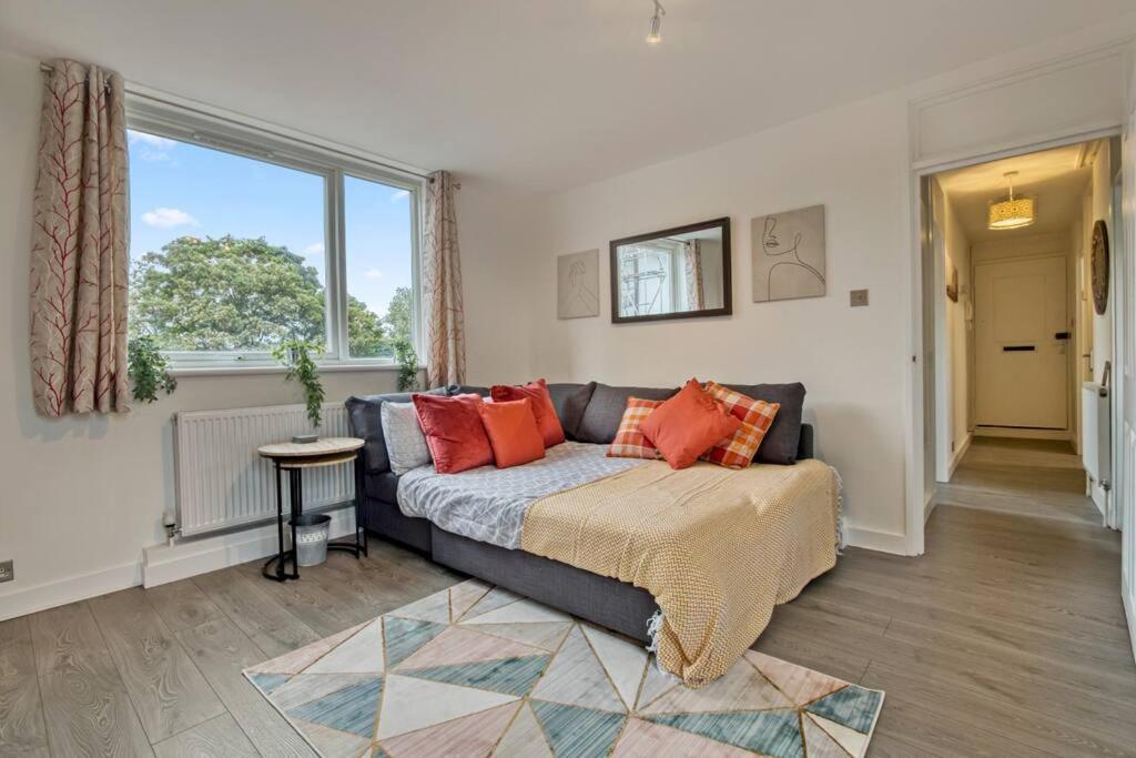 Hidden Gem In Battersea W/ Free Parking Apartment London