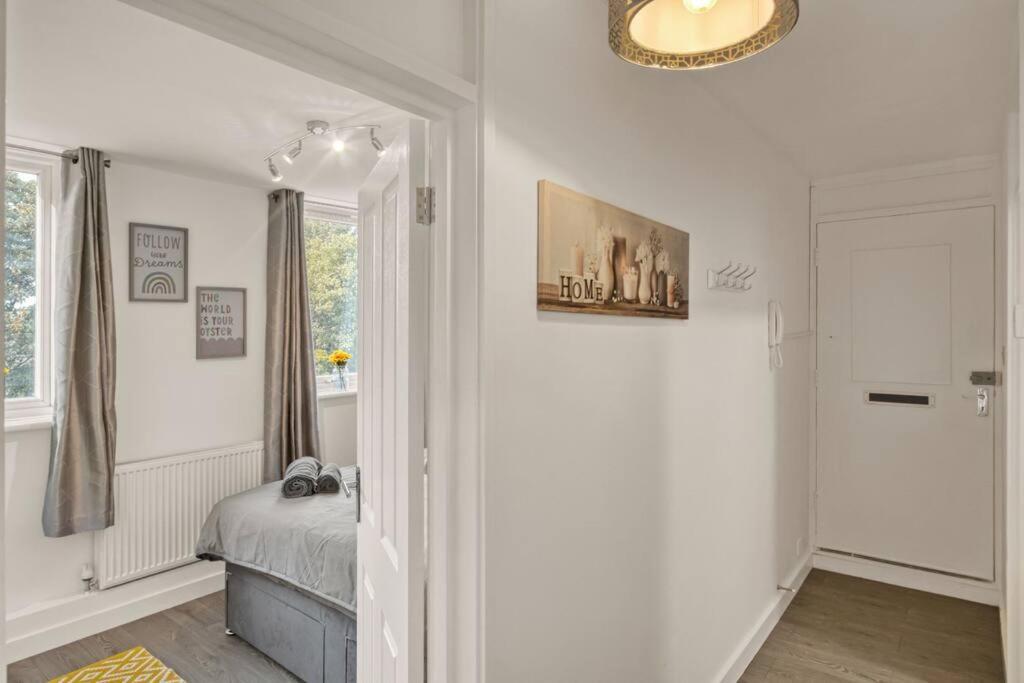 Hidden Gem In Battersea W/ Free Parking Apartment