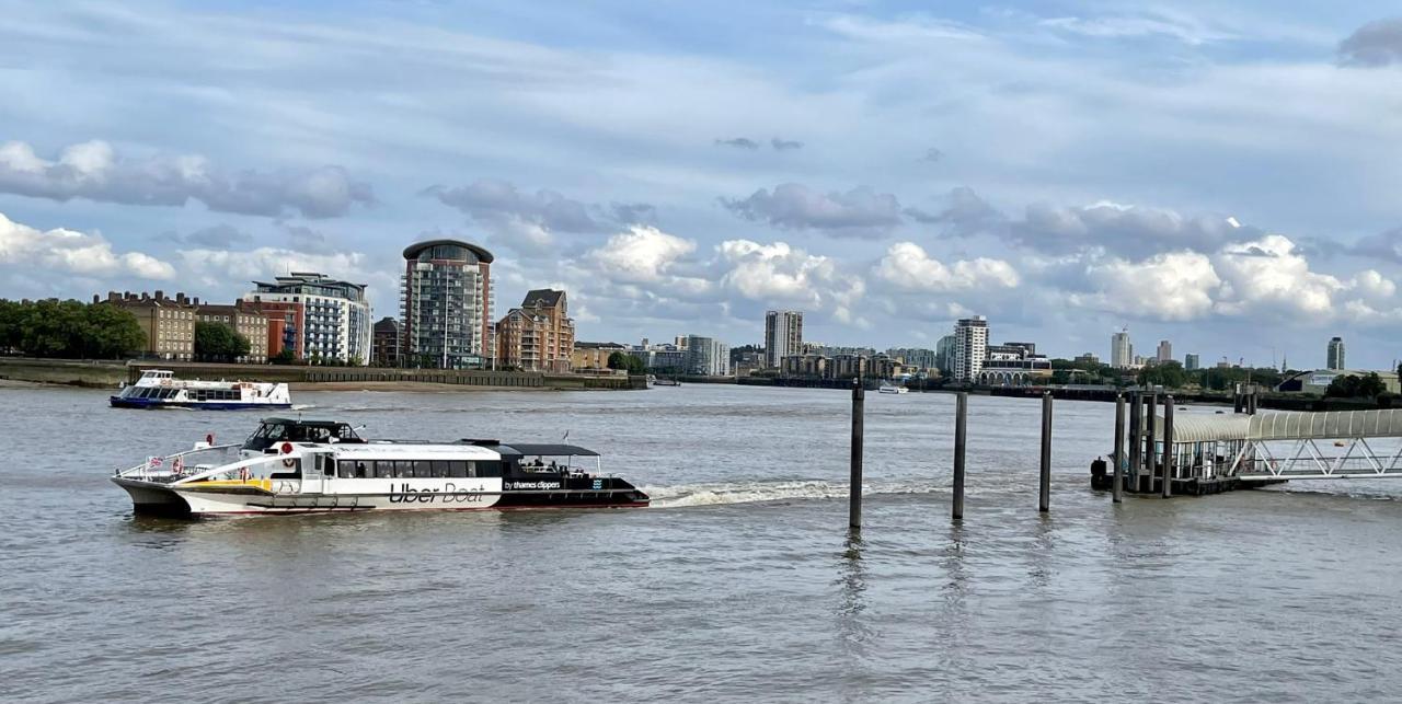 Stunning Massive Bedroom +direct Thames River View Accommodatie bij particulieren Londen