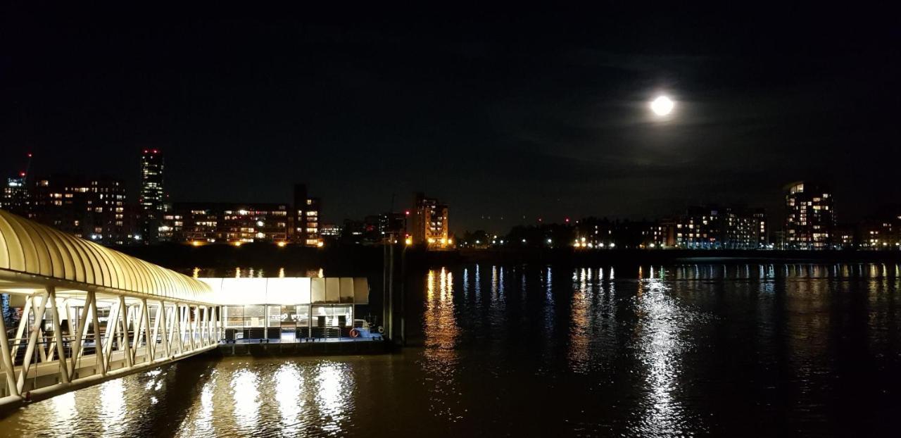 Stunning Massive Bedroom +direct Thames River View Accommodatie bij particulieren