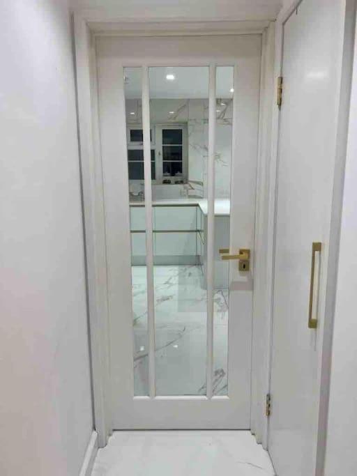 Premium Private Minutes To Central Appartement Londen